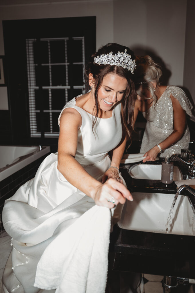 Cocktail hour at meldrum house photographed by aberdeenshire wedding photographer